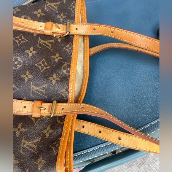 Authentic Louis Vuitton  Bucket Gm #Y0350 - Picture 10 of 17